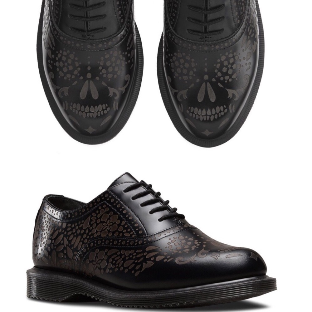 Dr. Martens Aila Kensington Etched Skull Black 9